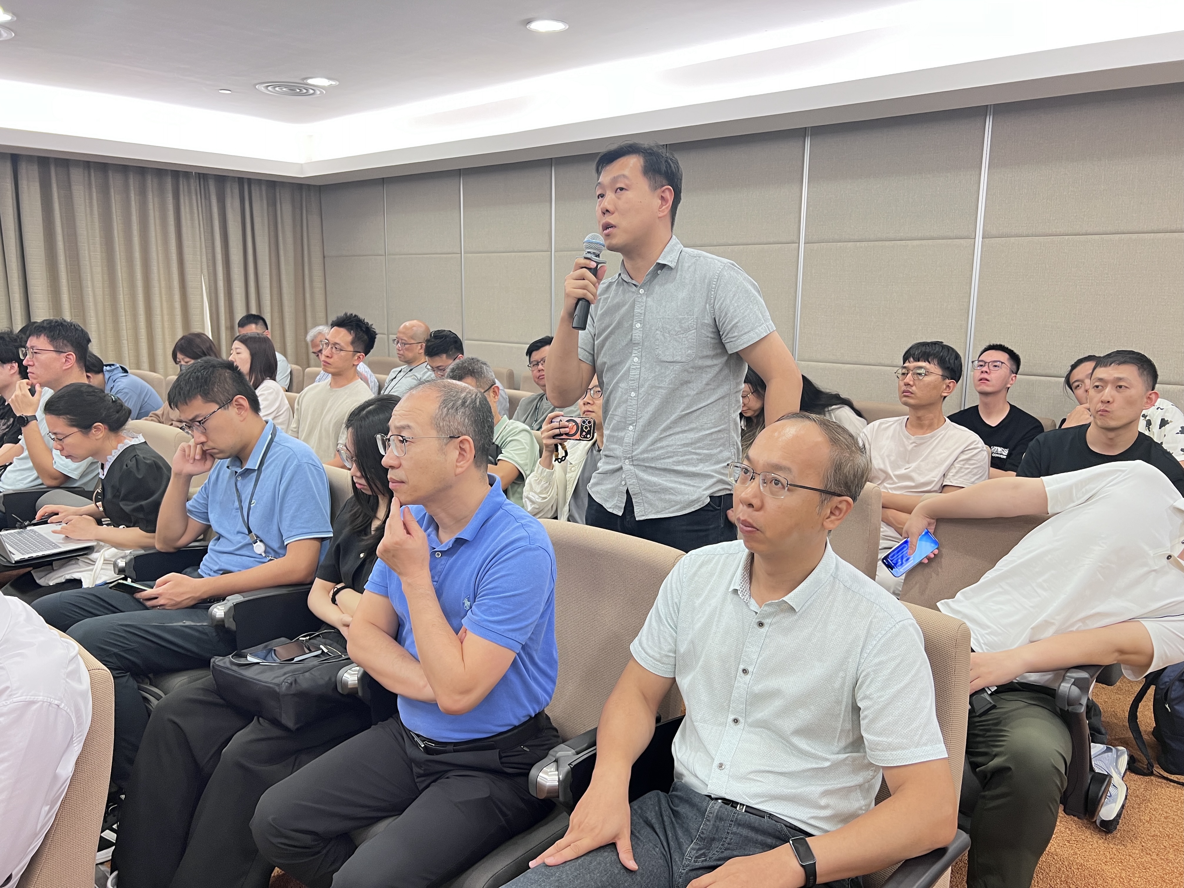 圖3_答問環節上參會嘉賓踴躍發問